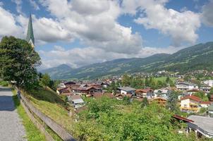 aldeia de kirchberg em tirol, áustria foto