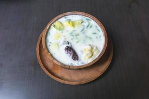 abacate cendol é uma bebida fresca consumida em clima quente. foto