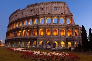 roma, itália, coliseu, antigo, edifício antigo, gladiador, batalha, à noite. foto