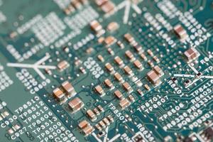 close-up de componentes eletrônicos na placa-mãe, chip microprocessador foto