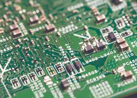 close-up de componentes eletrônicos na placa-mãe, chip microprocessador foto