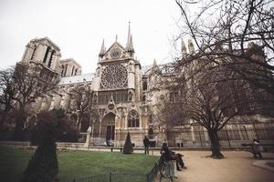 paris, frança, fachada da catedral de notre-dame de paris, panorama da cidade foto