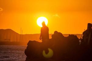 paisagem sobre o pôr do sol foto