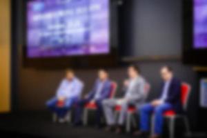 borrão de conferência de negócios e apresentação na sala de conferências foto