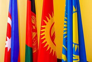 bandeiras do afeganistão azerbaijão ficam ao lado de outras foto