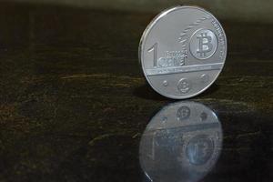 moedas de prata de moedas criptográficas digitais litecoin e bitcoin foto