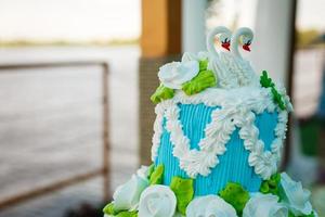 bolo de casamento com cisnes foto