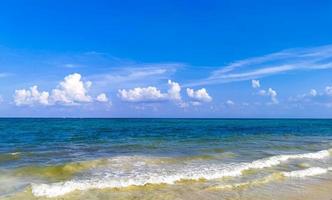 praia tropical do caribe água turquesa clara playa del carmen méxico. foto