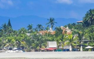 montanhas e colinas no horizonte no paraíso tropical México. foto