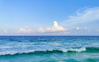 praia tropical do caribe água turquesa clara playa del carmen méxico. foto