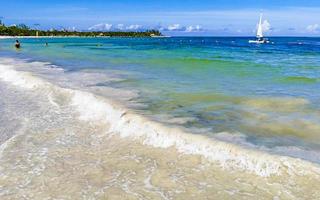 praia tropical do caribe água turquesa clara playa del carmen méxico. foto