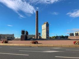 monumento aos heroicos defensores de leningrado em são petersburgo rússia foto