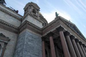 o cênico marco icônico da catedral de saint isaacs em são petersburgo, rússia foto