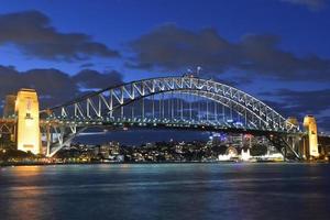 ponte do porto de sydney à noite foto