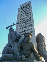 monumento para marinheiros no rio dnieper em kiev, ucrânia, 2020 foto