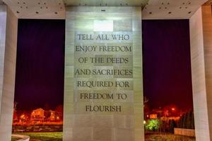 o memorial de guerra da virgínia construído em 1955 foi originalmente projetado como um memorial da segunda guerra mundial e da guerra da coreia para os virginianos que fizeram o maior sacrifício em batalha foto