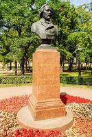 monumento de mikhail ivanovich glinka em alexander garden 1804 1857 inscrição do compositor russo mikhail ivanovich glinka foto