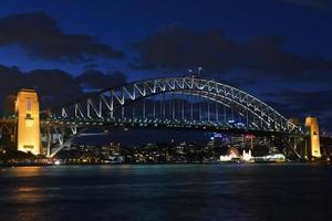 ponte do porto de sydney à noite foto