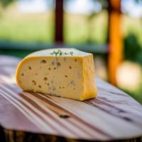 pedaço de queijo em madeira e fundo natural generativo ai foto