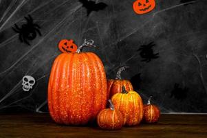 banner escuro de halloween com abóboras. conceito de 31 de outubro foto