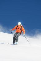 passeio de esqui alpino foto