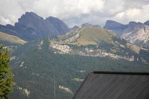 dolomitas - uma cordilheira nos Alpes orientais foto