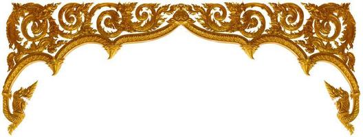 arte de moldura de ornamento esculpida em ouro isolada no fundo branco foto