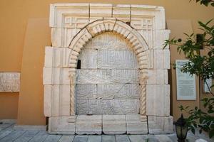 inscrição no museu de etnografia de antalya, antalya, turkiye foto