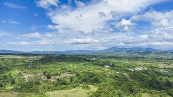 vista de alto ângulo da floresta tropical foto