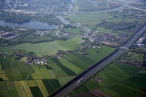 vista aérea dos campos cultivados na holanda foto