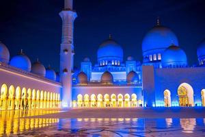 Mesquita Sheikh Zayed em Abu Dhabi, Emirados Árabes Unidos foto