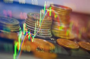 mercado de bolsa de valores ou análise de gráfico de negociação forex indicador de investimento gráfico de negócios de moedas de ouro de finanças foto