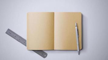 caderno com caneta e régua