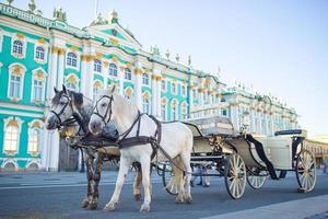 a praça do palácio em são petersburgo na rússia foto