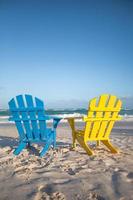 cadeiras de praia de madeira para férias e escapadelas de verão em tulum, méxico foto