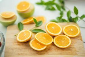 laranjas frescas fatiadas foto