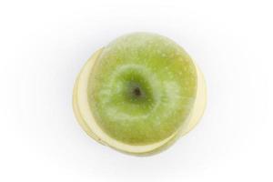 vista superior de uma maçã verde fatiada foto