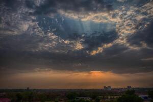 o céu ao pôr do sol foto