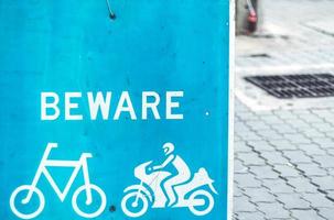 Cuidado com o sinal dos ciclistas foto