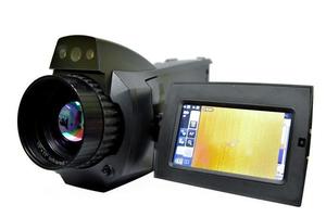 uma câmera de vídeo preta foto