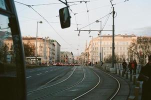 carros na estrada em viena foto