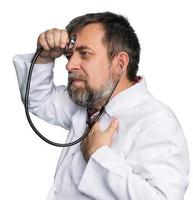 médico louco com um estetoscópio foto