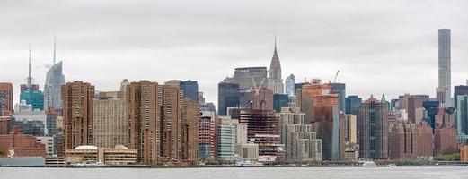 panorama do horizonte de midtown manhattan foto