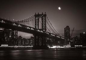 lua sobre manhattan foto