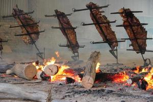 costela assada na estaca comida típica argentina foto