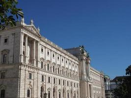 palácio imperial de hofburg em viena foto