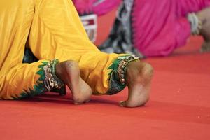 detalhe do pé de dança tradicional da índia foto