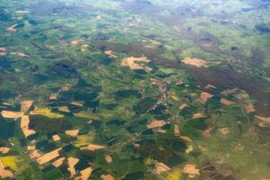 campo cultivado rio sena região de paris vista aérea foto