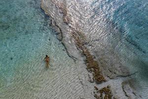 mergulho com snorkel nas maldivas vista aérea panorama paisagem foto
