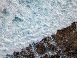 ondas raratonga no recife polinésia cook island paraíso tropical vista aérea foto